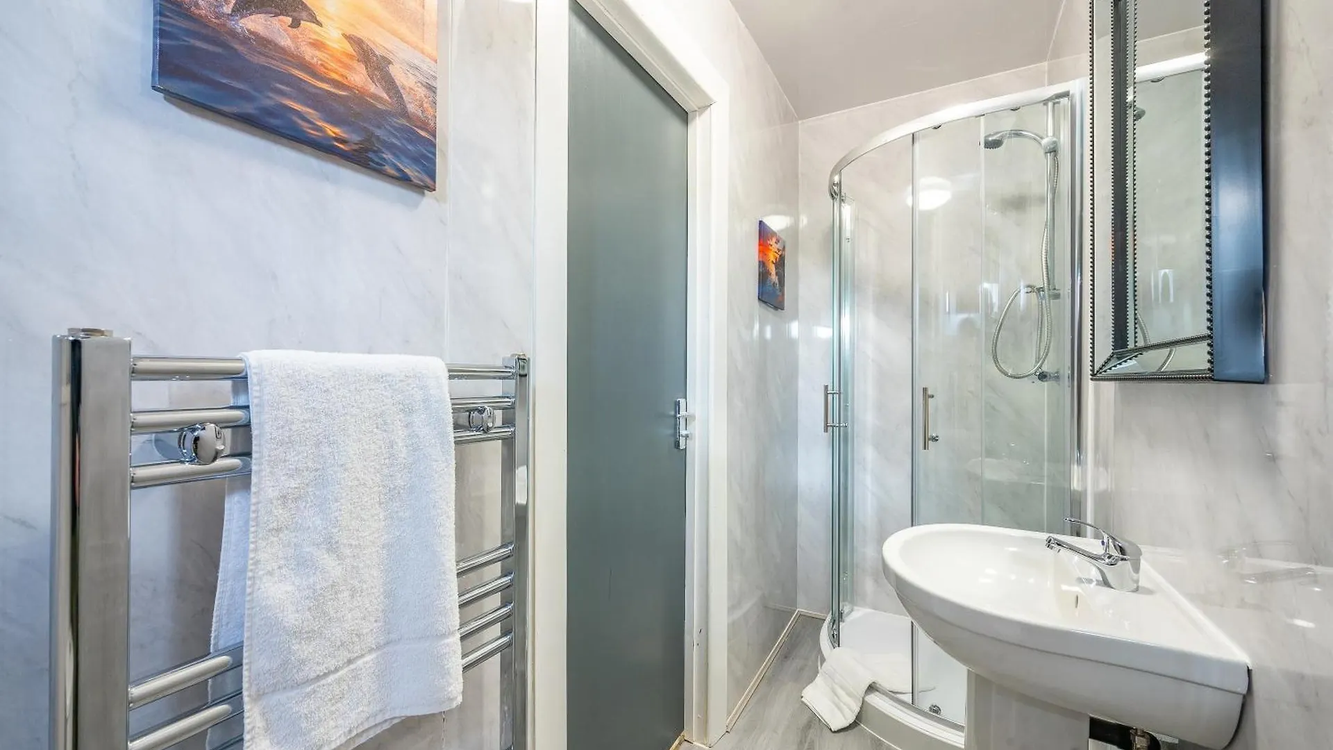Homestay *Rb246* For Your Most Relaxed & Cosy Stay + Free Parking + Free Fast Wifi * Leeds