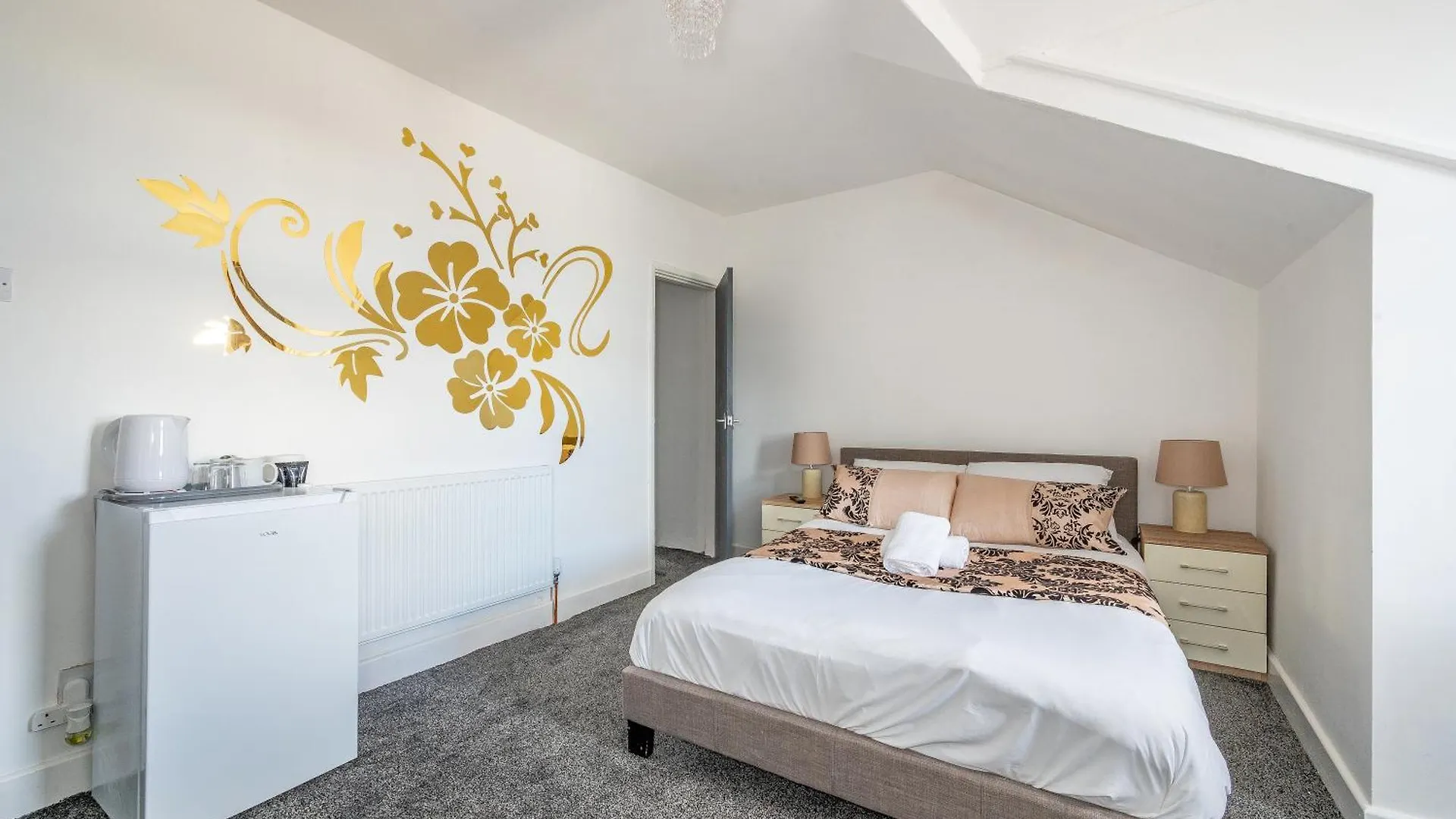 *Rb246* For Your Most Relaxed & Cosy Stay + Free Parking + Free Fast Wifi * 利兹 民宿