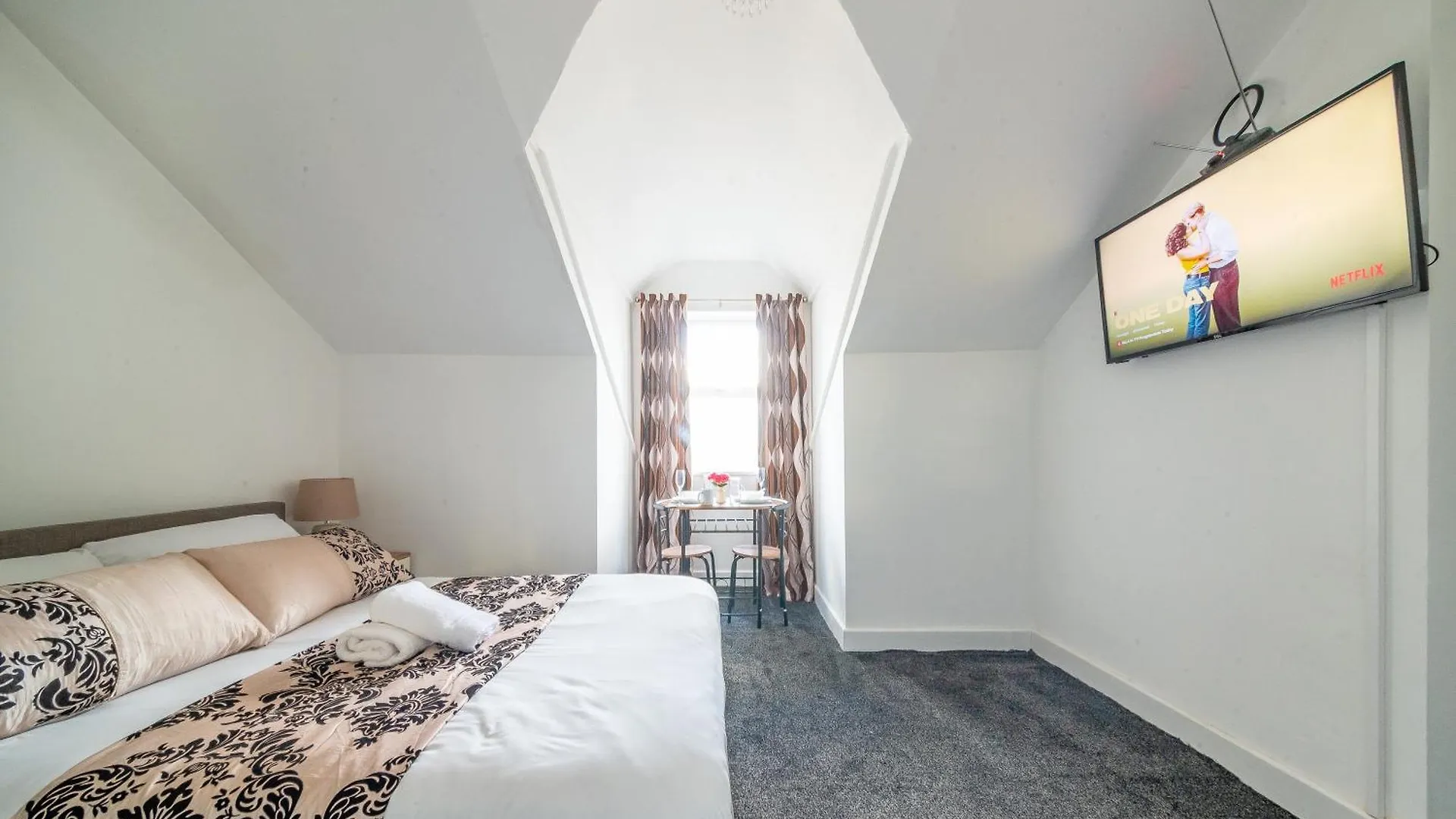 *Rb246* For Your Most Relaxed & Cosy Stay + Free Parking + Free Fast Wifi * Leeds  Homestay Leeds (West Yorkshire)