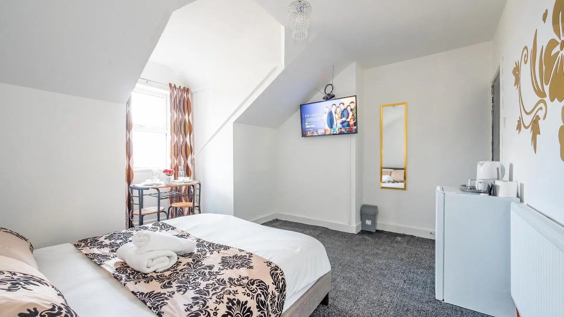 Homestay *Rb246* For Your Most Relaxed & Cosy Stay + Free Parking + Free Fast Wifi * Leeds  United Kingdom